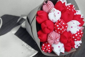 Bó hoa tulip trắng đỏ 15 bông