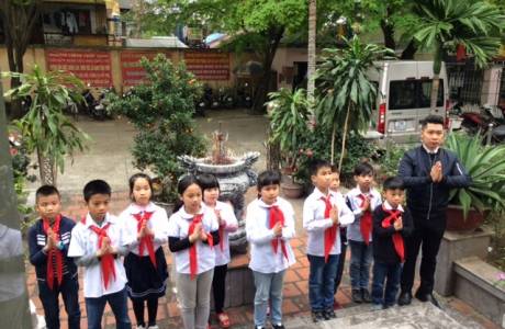 Chăm sóc tượng đài liệt sĩ