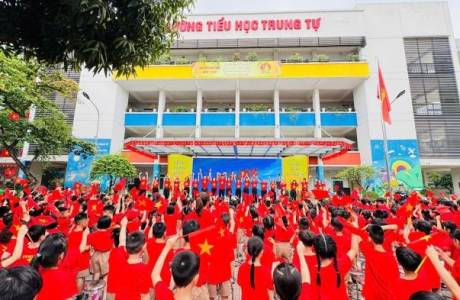 Sinh hoạt dưới cờ kỷ niệm 50 năm Ngày Giải phóng miền Nam, thống nhất đất nước (30/4/1975 – 30/4/202