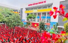 HOC-SINH-TRUNG-TU-TU