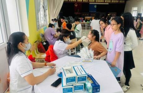 CHĂM SÓC SỨC KHỎE – GỬI TRAO YÊU THƯƠNG ĐẾN HỌC SINH