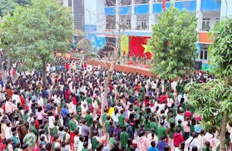 KHẼ KHÀNG KHÉP LẠI MỘT MÙA YÊU THƯƠNG