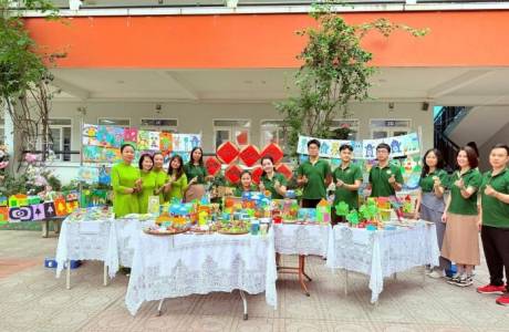 RỰC RỠ SẮC MÀU – TRƯNG BÀY SẢN PHẨM MĨ THUẬT TRONG NGÀY HỘI SÁCH, MĨ THUẬT VÀ STEM TRƯỜNG TIỂU HỌC T