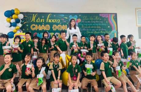 Ngày đầu tiên đi học của chúng mình thật vui
