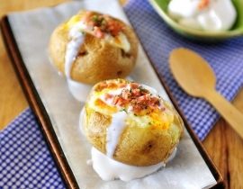 Khoai tây nướng nhồi xúc xích béo ngậy thơm lừng