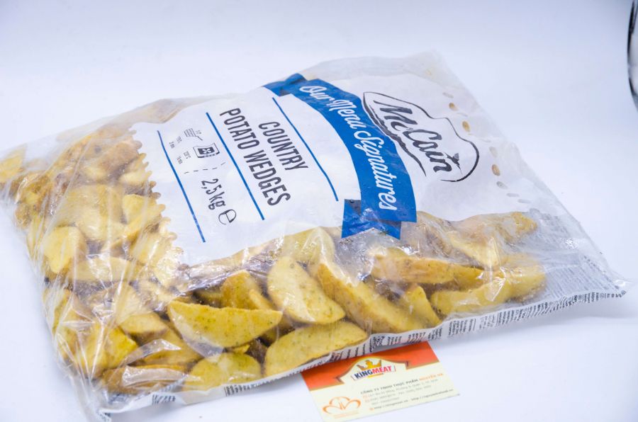 Khoai tây McCain Cắt múi tẩm tỏi – McCain Country Potato Wedges -2.5kg/bao