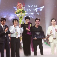 Vietnam Top HairStylist 2013 mang tên Dòng sông xanh