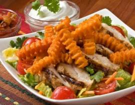 Salad gà nướng Mexico với khoai tây chiên McCain Sweet Potato Crinkle Fries