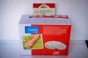 PHO-MAI-MOZZARELLA-CAT-LAT-DONG-LANH-IQF-MOZZARELLA-MAESTRELLA-RECTANGULAR-SLICES-GOI-500gr