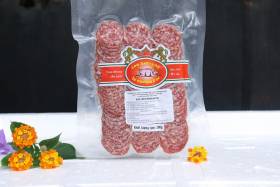 XUC-XICH-KHO-CAT-LAT-SALAMI-BATON-SALAMI-STICK-SLICED
