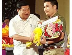 {Bo-anh-INVICO-nhan-bang-khen
